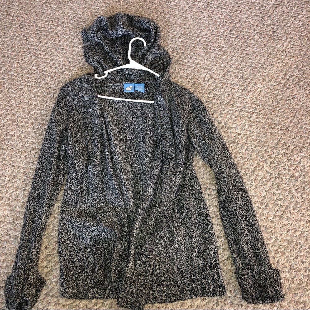 Black & white sweater with hood